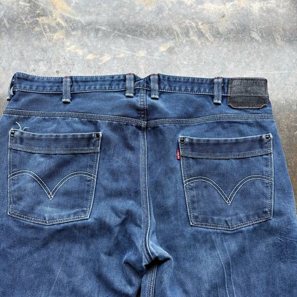 Unique Vintage‎ Y2K Levi’s 569 Blue Jeans - Picture 2 of 8